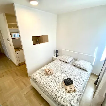 Apartamento Cannes-passy - Très Beau Pour 4 Pers - Piscine Dans Résidence - Parking Privé - Jardin *